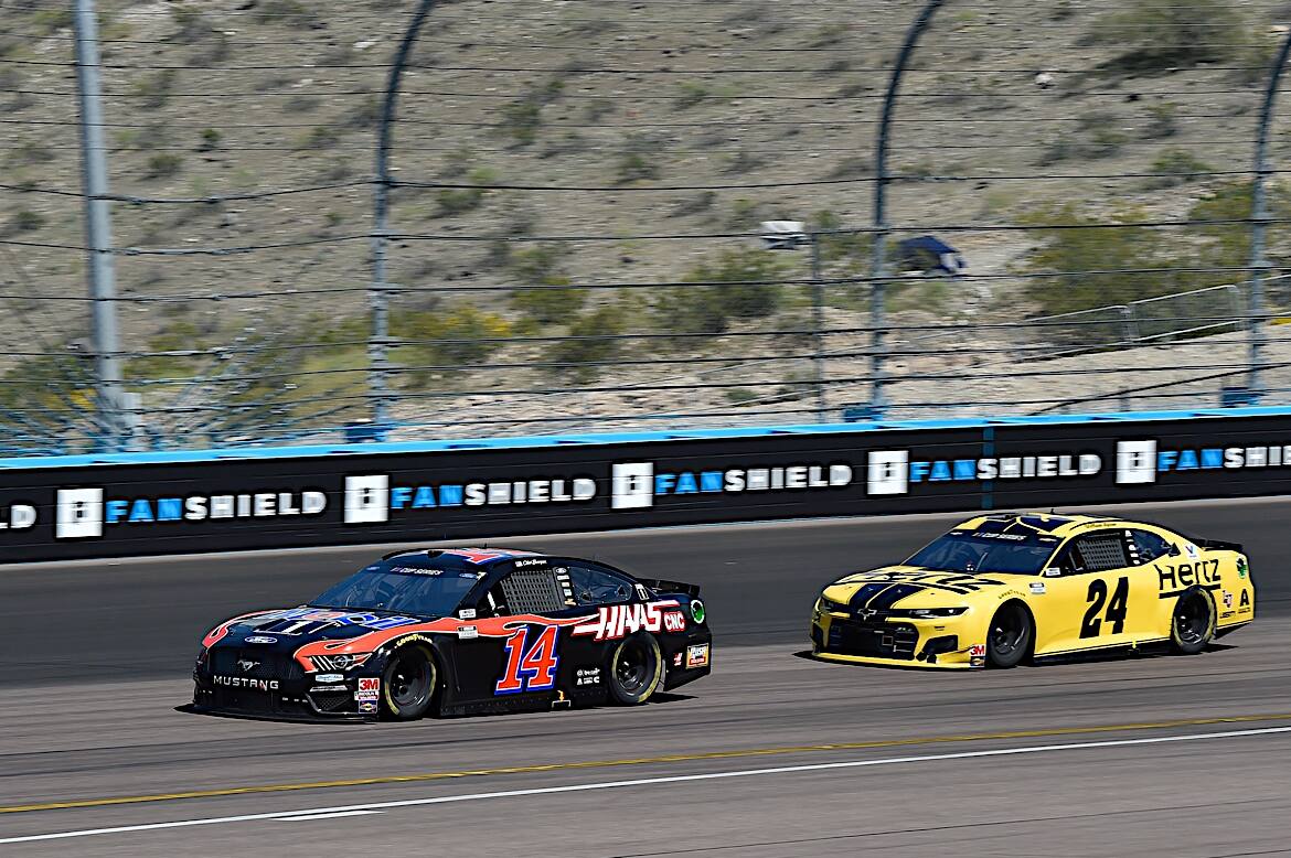 Ford had five of the top-10 finishers, including all four Stewart-Haas Racing Mustangs. Ford had five of the top-10 finishers, including all four Stewart-Haas Racing Mustangs.